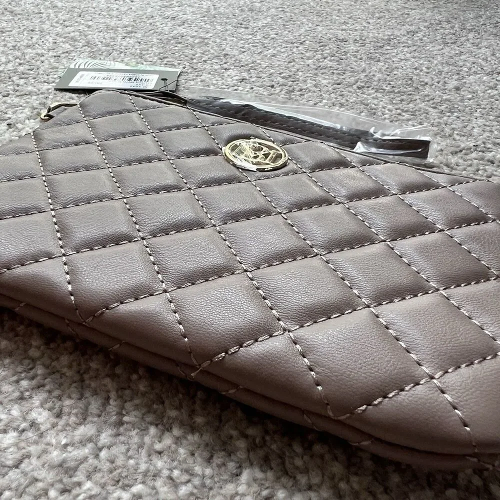 NWT Badgley Mischka Wristlet Quilted Vegan Leather Taupe Gold Zipper‎ Logo